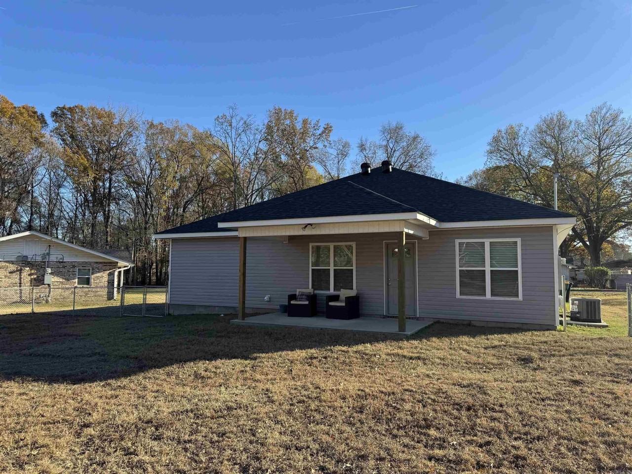 4 Shiloh Pl - Photo 2 of 17