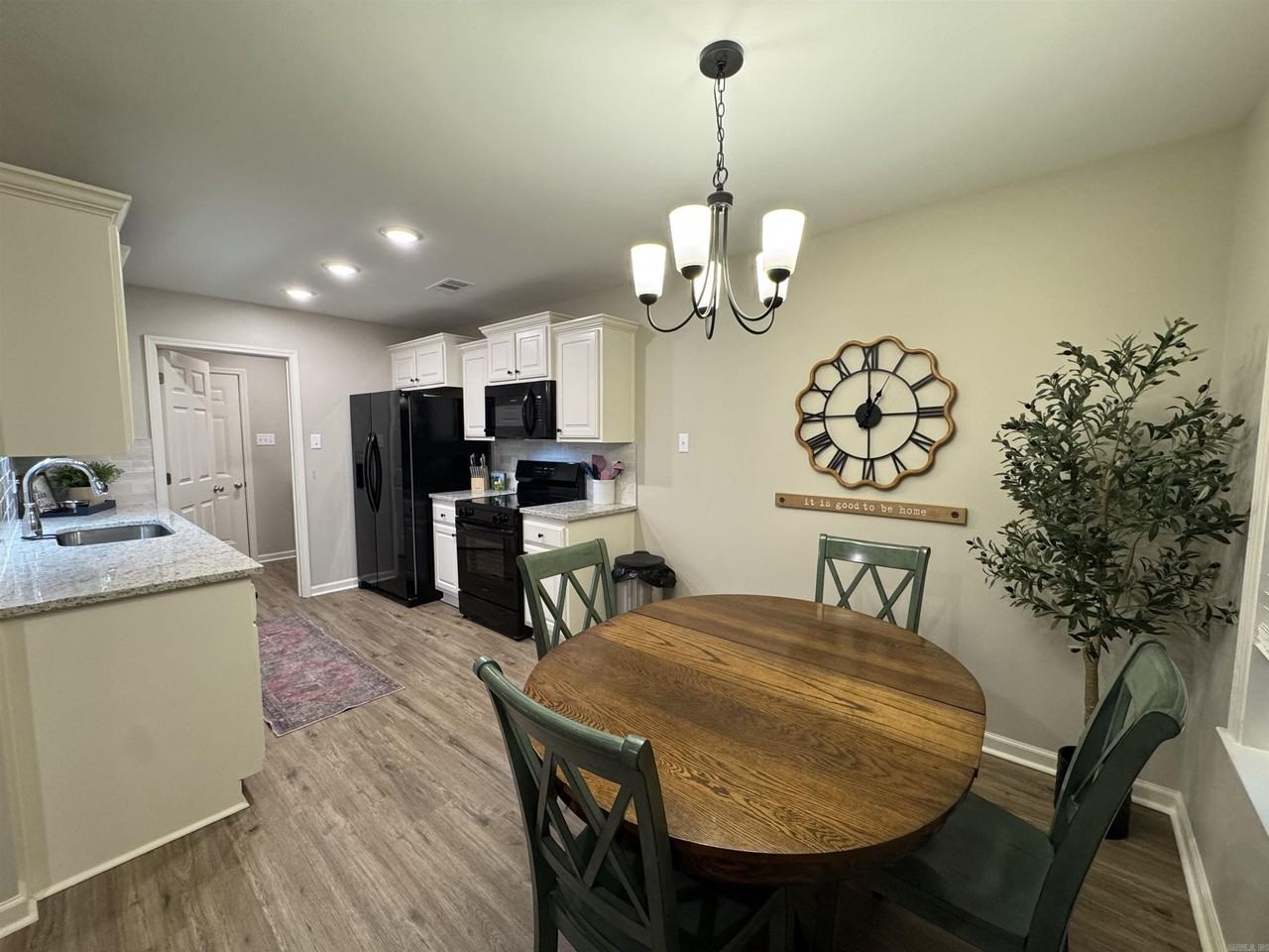 4 Shiloh Pl - Photo 3 of 17