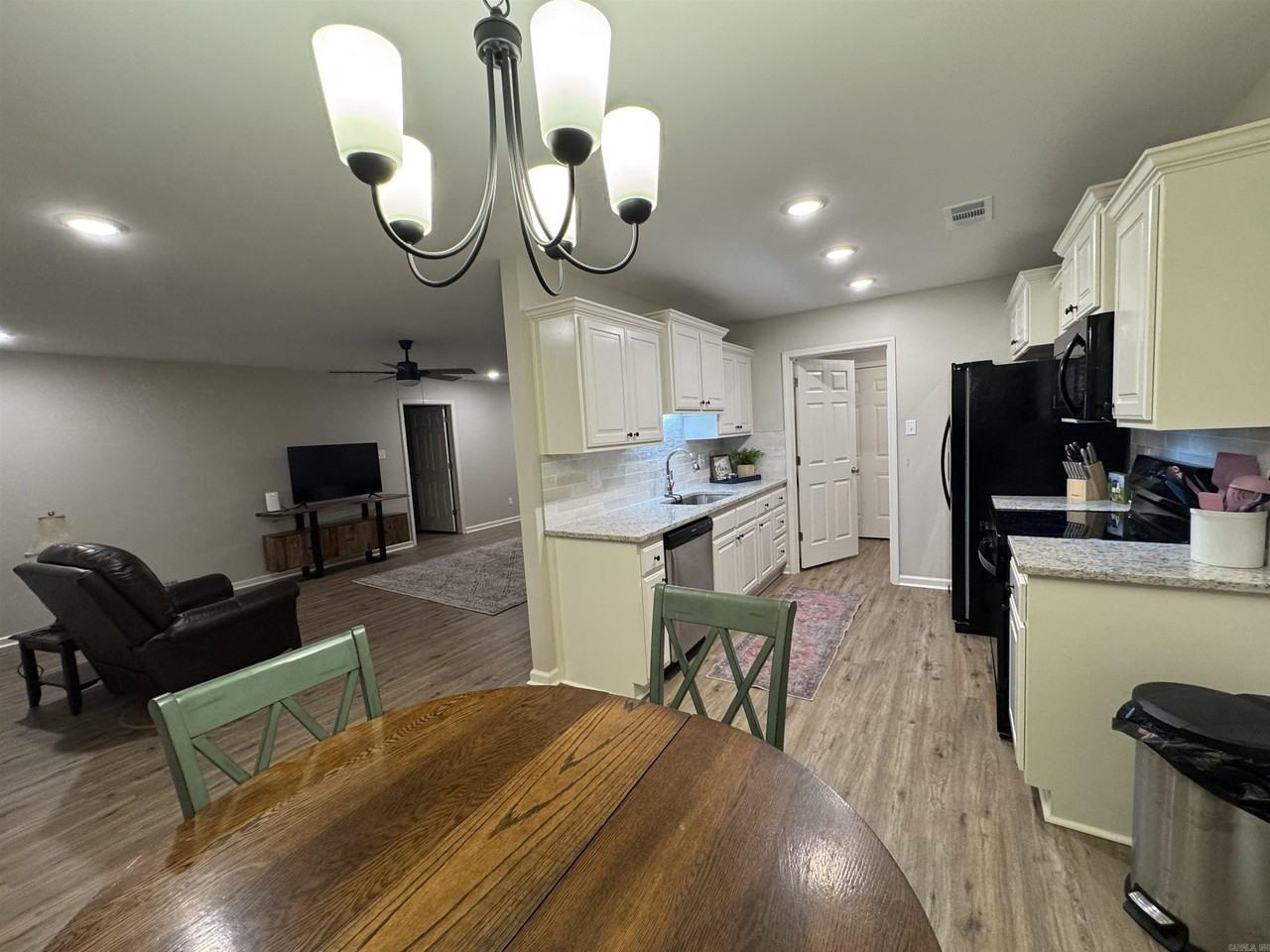 4 Shiloh Pl - Photo 7 of 17