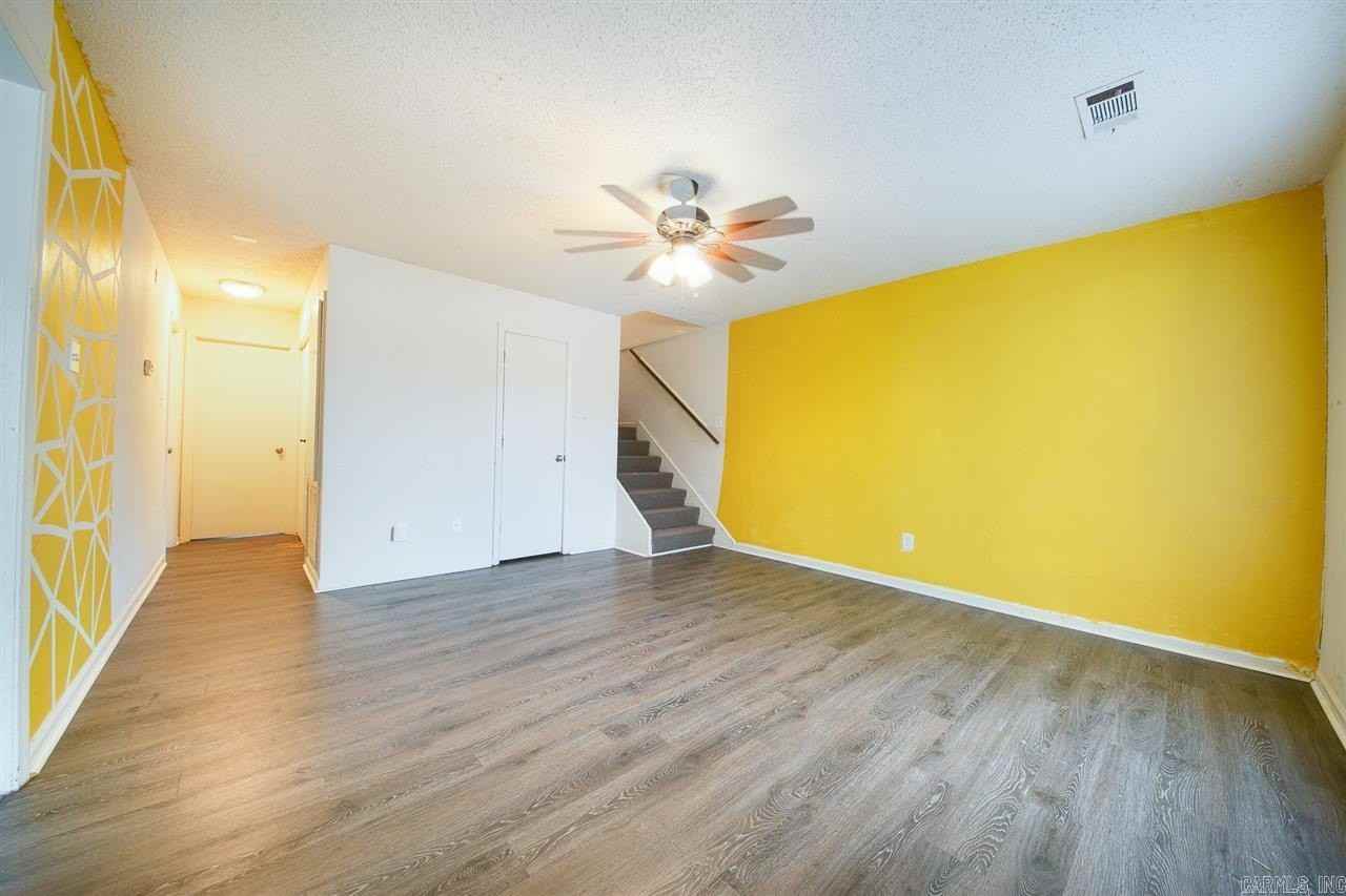 705 N Jackson St - Photo 2 of 25