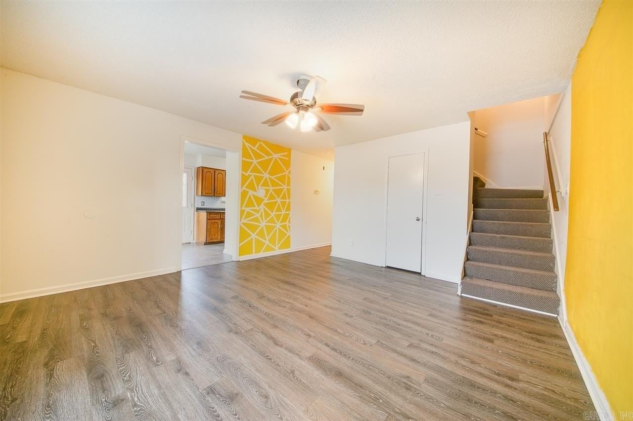 705 N Jackson St - Photo 3 of 25