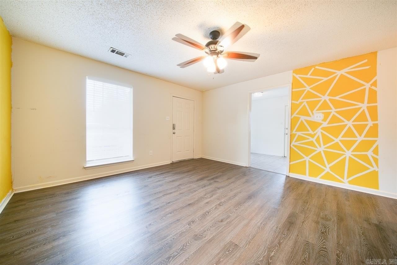 705 N Jackson St - Photo 5 of 25