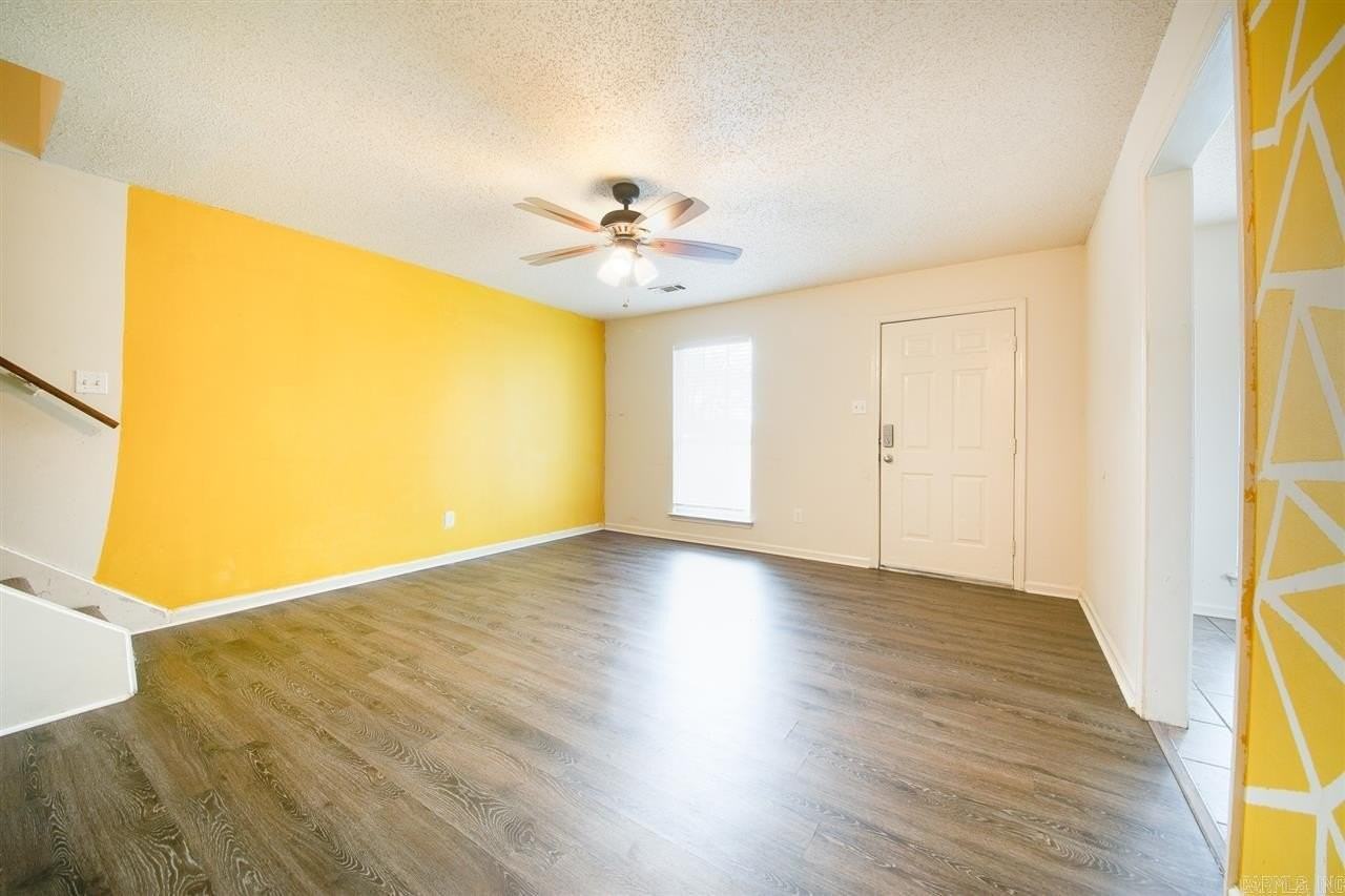 705 N Jackson St - Photo 6 of 25