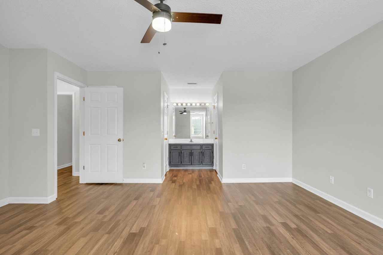 1115 Lenny Ln - Photo 5 of 14