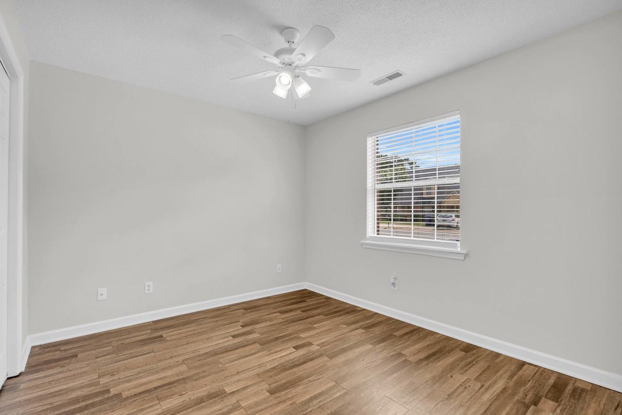 1115 Lenny Ln - Photo 7 of 14