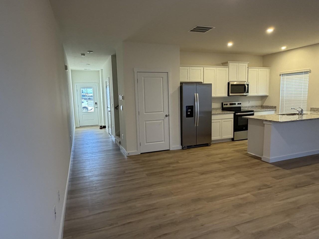 4204 Belcourt Ln Ne - Photo 7 of 13