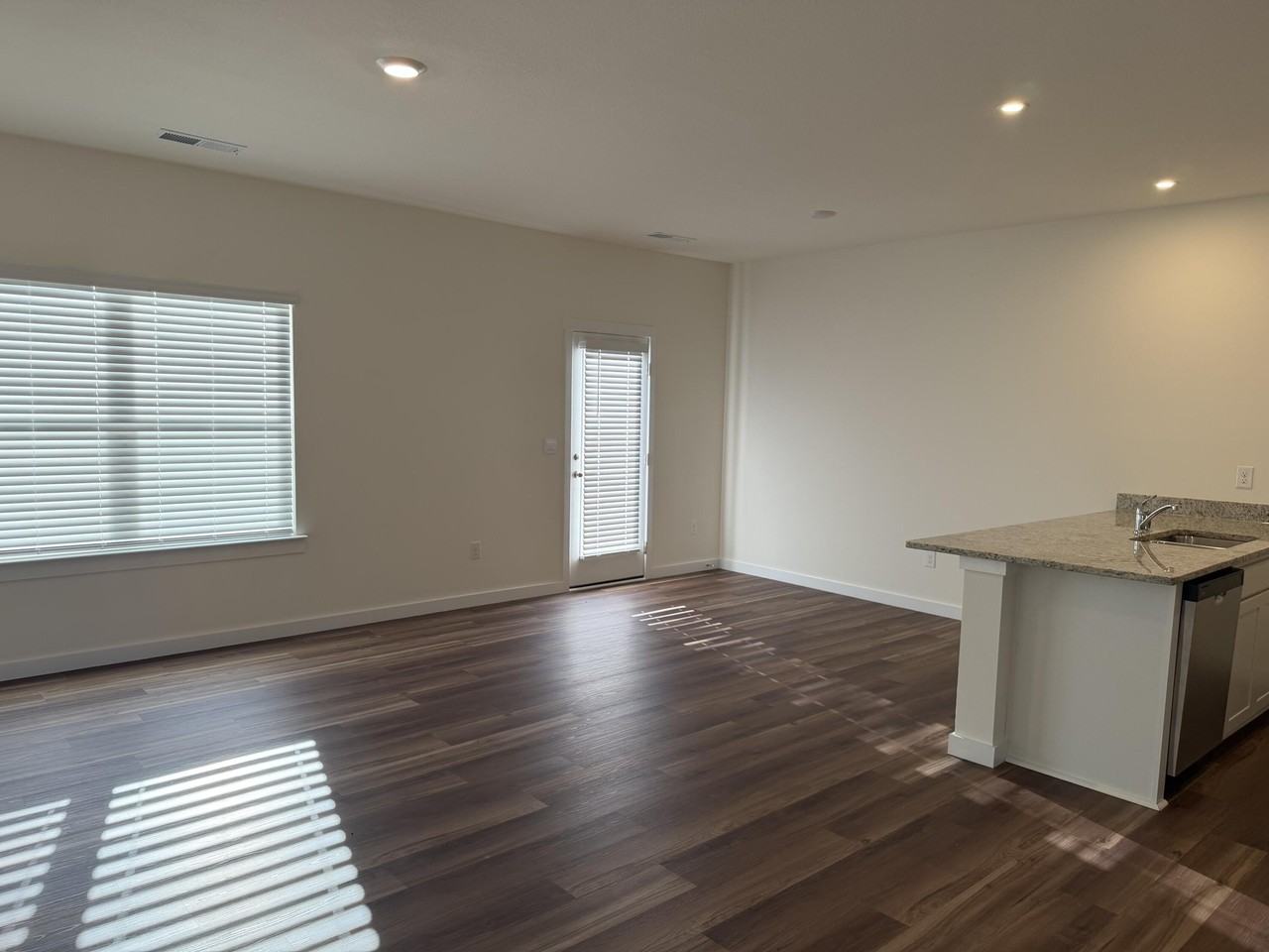 4206 Belcourt Ln Ne - Photo 2 of 11