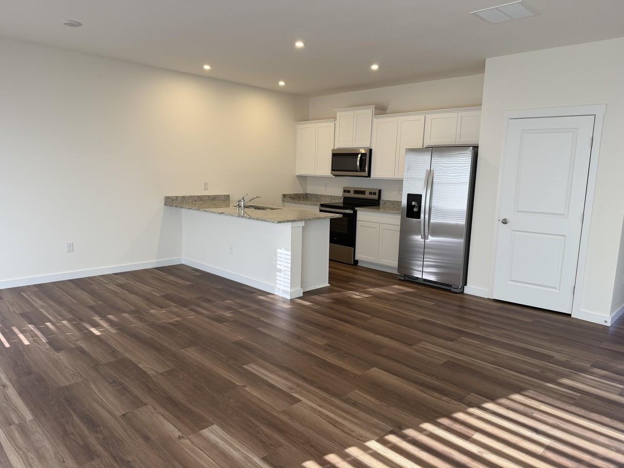 4206 Belcourt Ln Ne - Photo 3 of 11