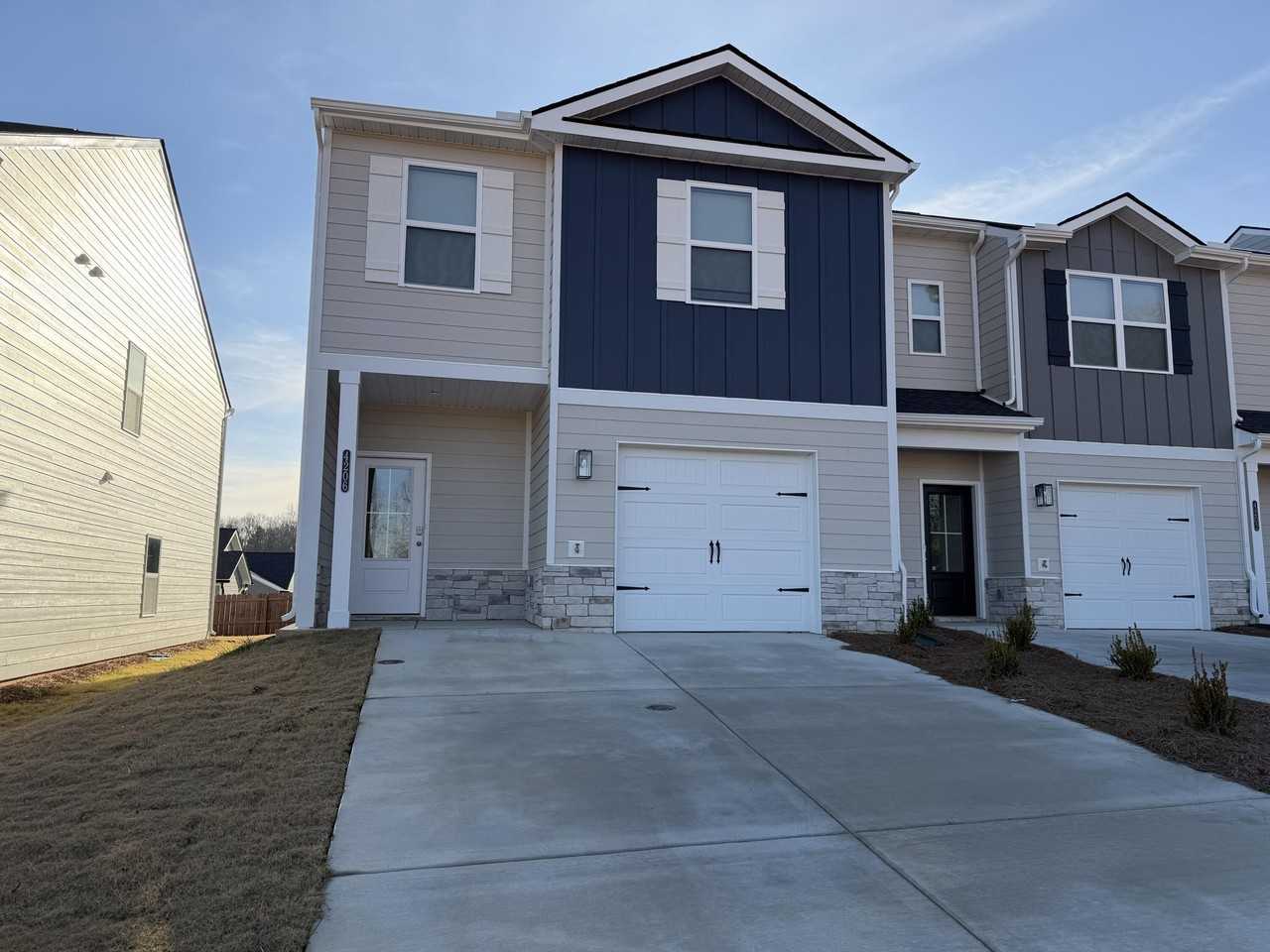 4206 Belcourt Ln Ne - Photo 4 of 11