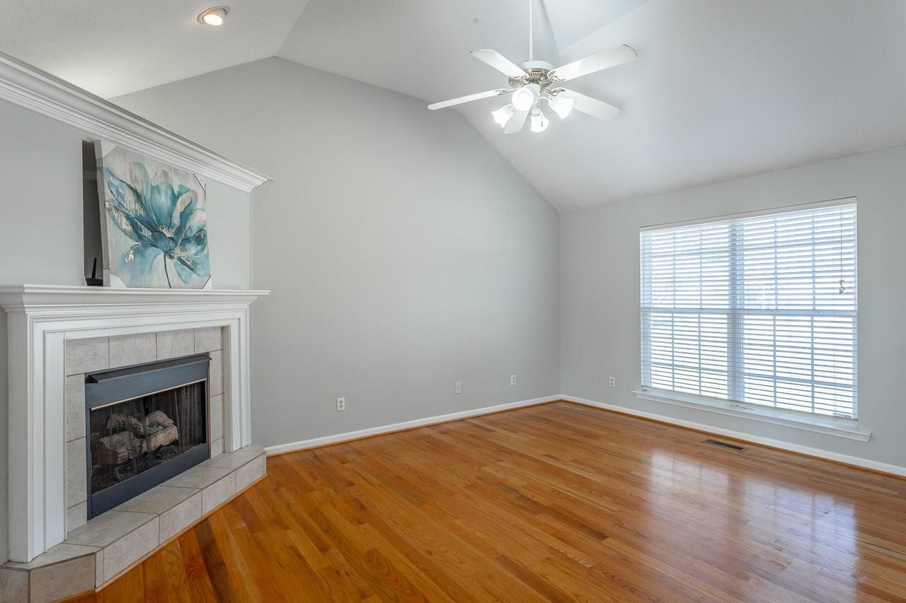 946 Fuller Glen Cir - Photo 3 of 31