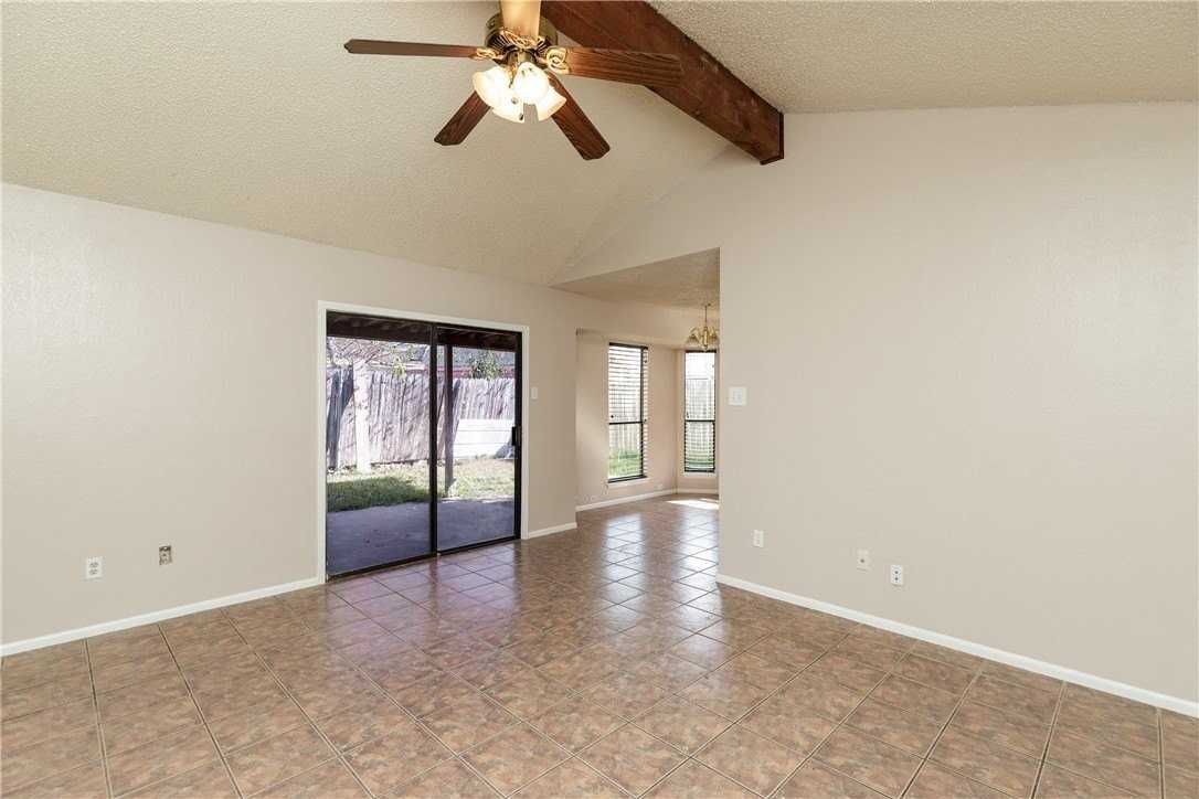 2538 Allencrest Dr - Photo 3 of 27