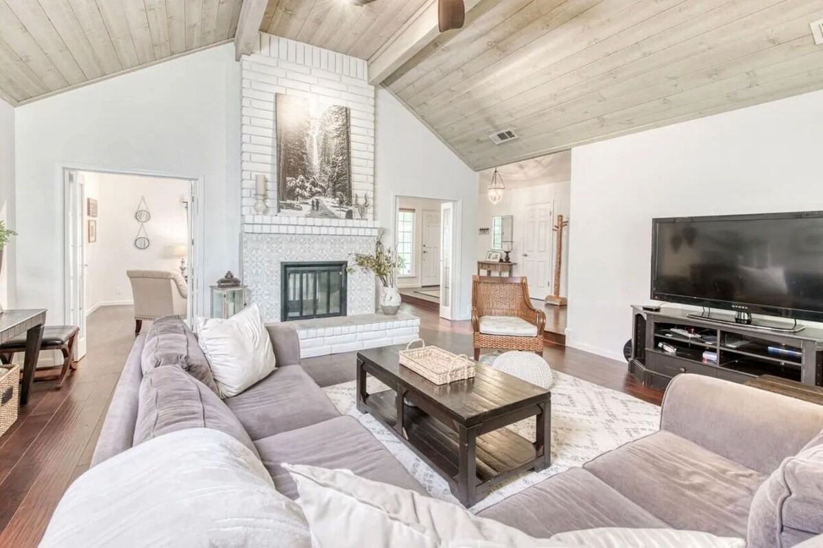 8476 N Del Mar Ave #1 - Photo 2 of 20