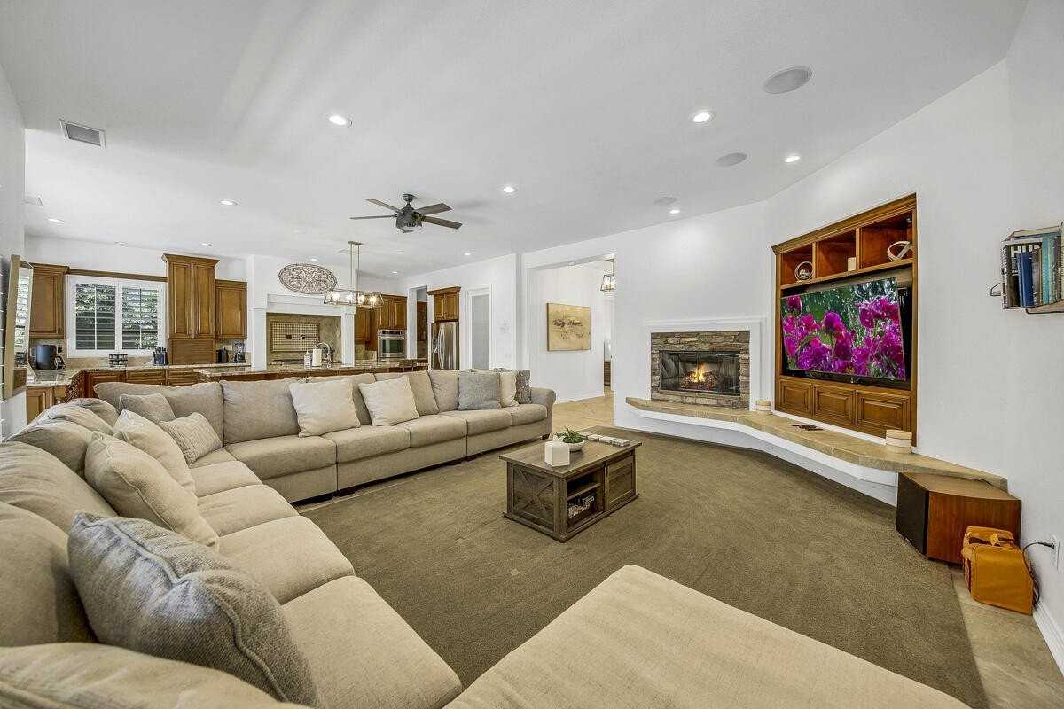 48749 Renewal St - Photo 6 of 38