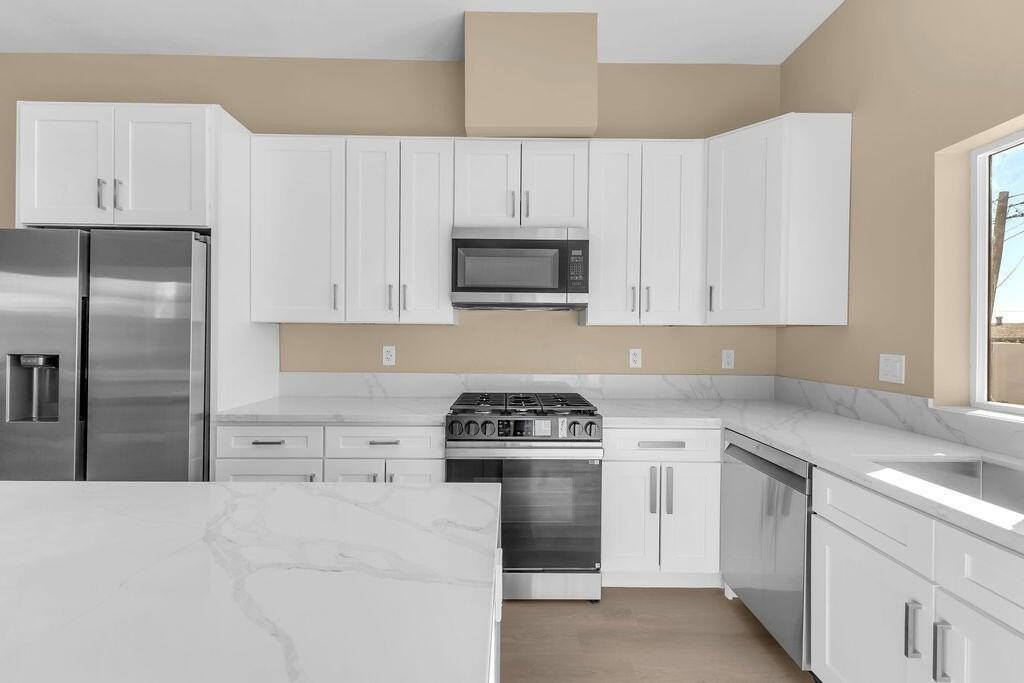 66125 2nd St - Photo 6 of 12