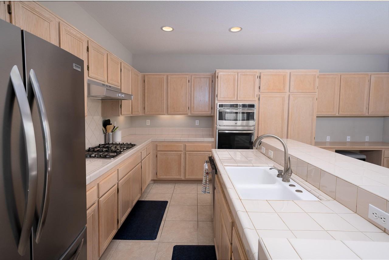 29869 W Laguna Dr - Photo 5 of 30