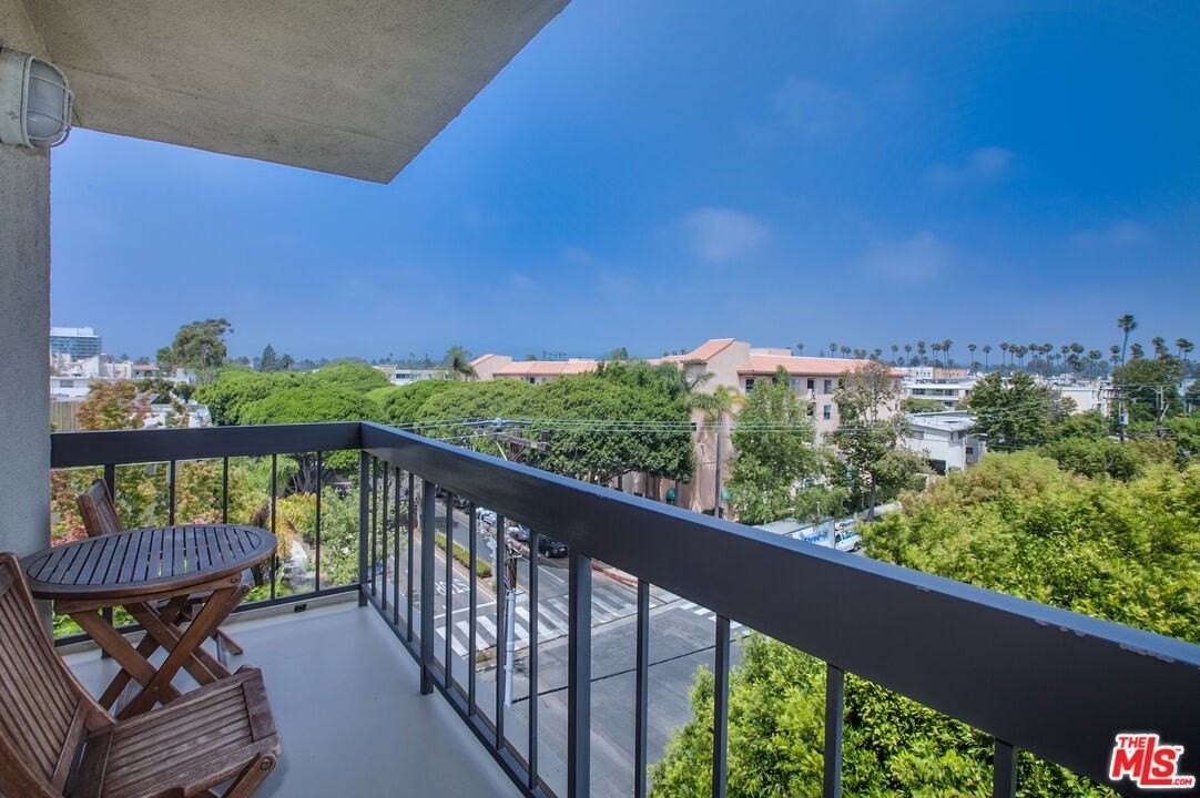 124 Idaho Ave Unit 501 #501 - Photo 2 of 21