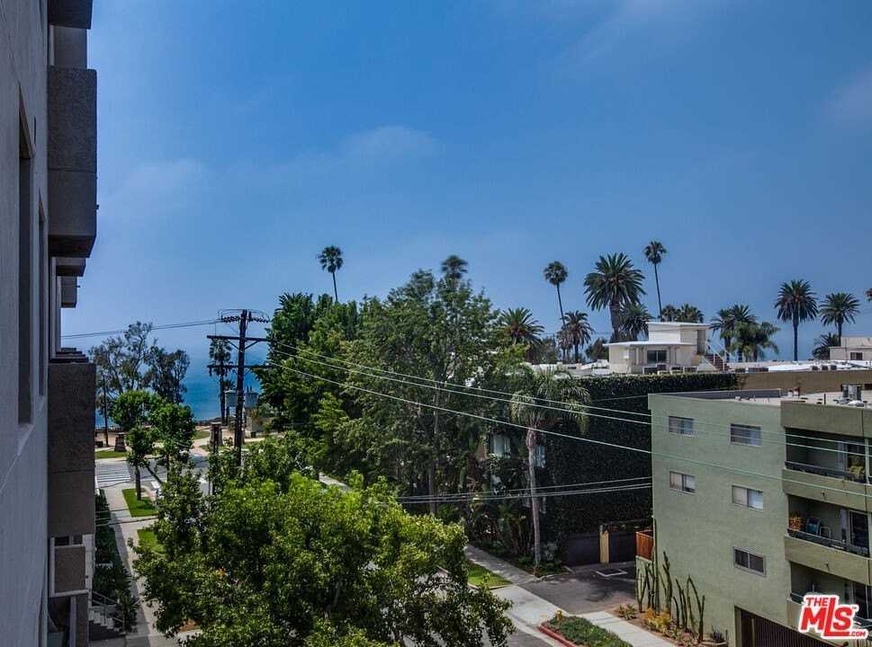 124 Idaho Ave Unit 501 #501 - Photo 3 of 21