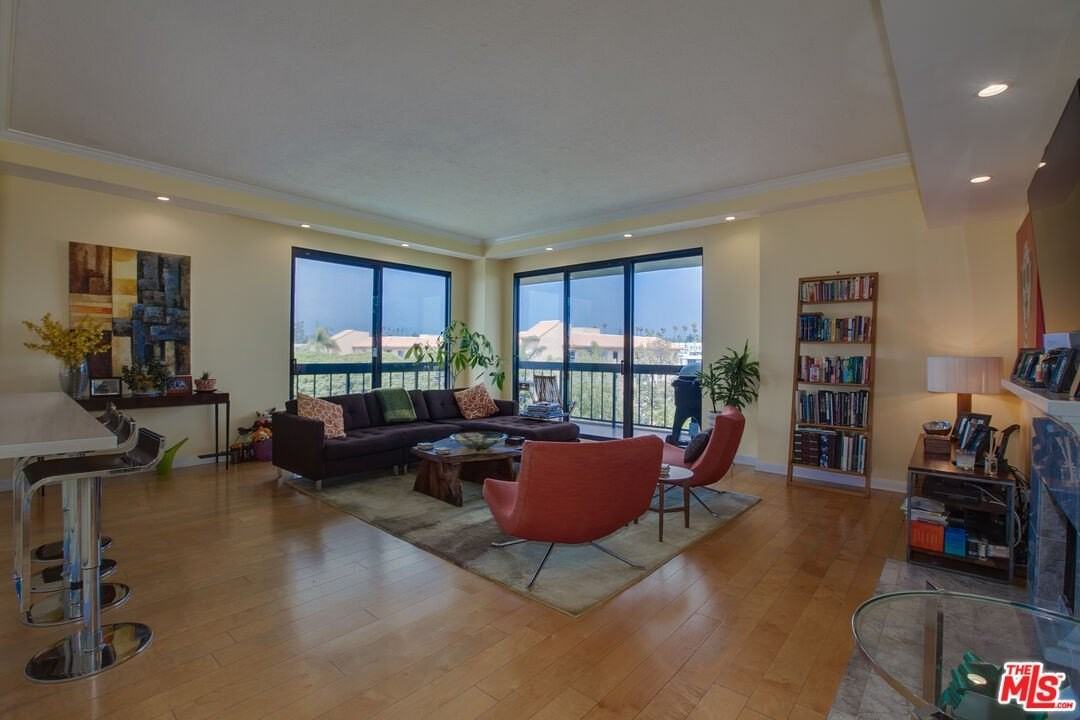 124 Idaho Ave Unit 501 #501 - Photo 4 of 21