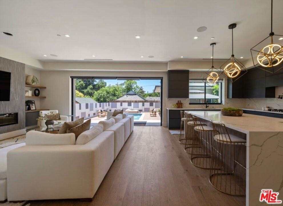 4299 Elmer Ave - Photo 7 of 32