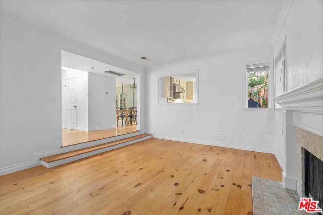 4324 Willow Glen St - Photo 3 of 19