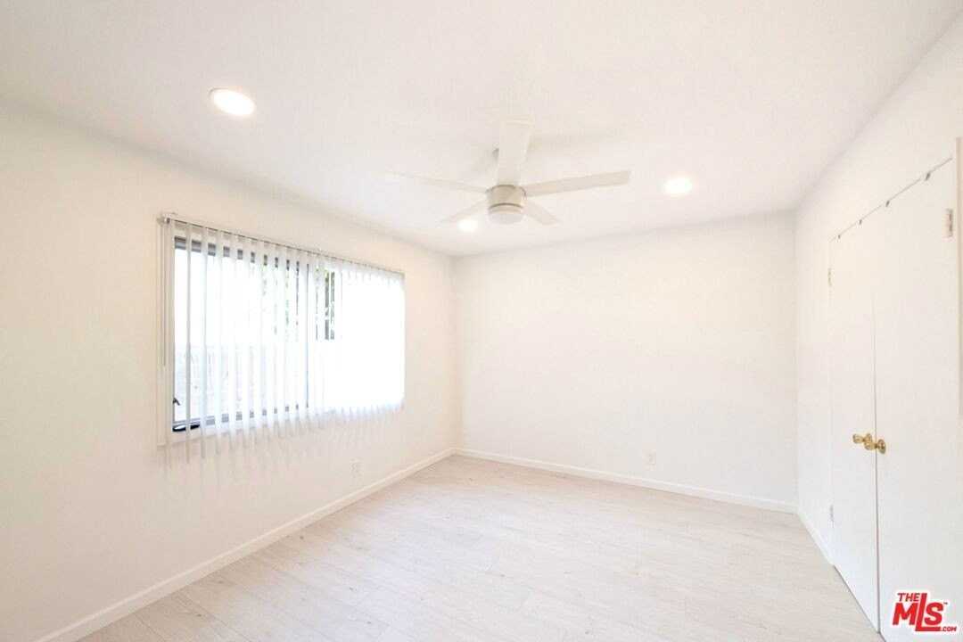 1037 11th St Apt 4 #4 - Photo 6 of 11