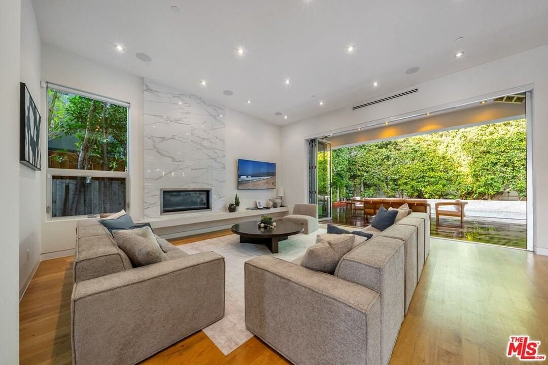 6359 Colgate Ave - Photo 7 of 26