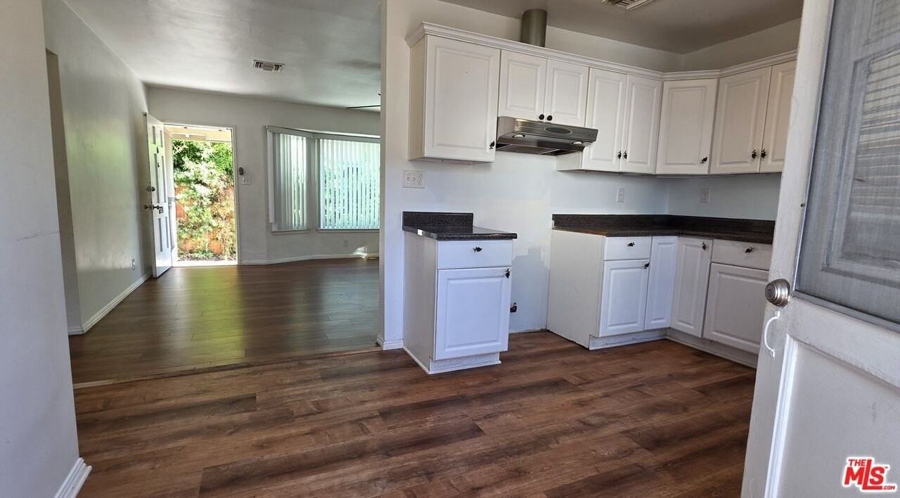 5444 Hermitage Ave - Photo 2 of 14