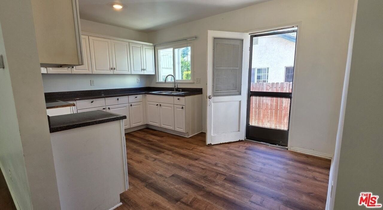 5444 Hermitage Ave - Photo 5 of 14