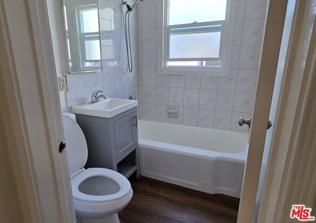 5444 Hermitage Ave - Photo 7 of 14