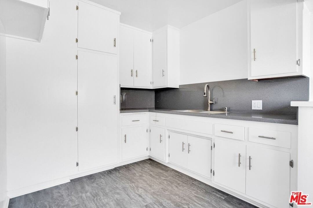 176 W Elmwood Ave - Photo 5 of 17