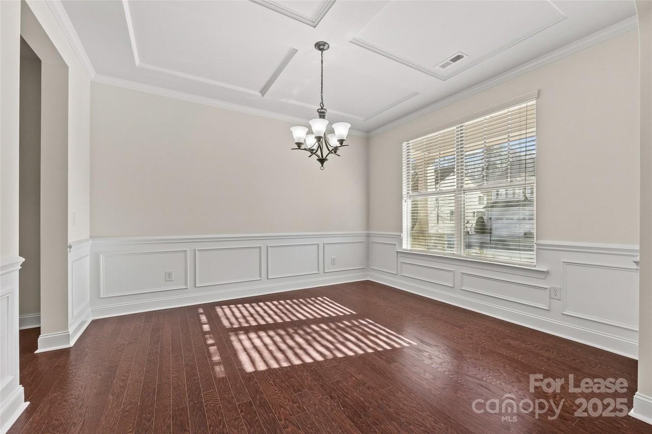 18204 Studman Branch Ave - Photo 5 of 40