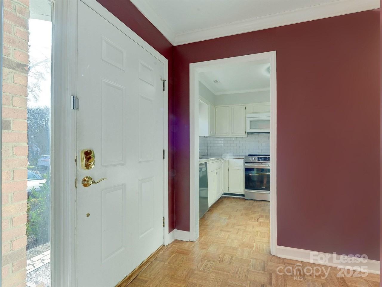 527 Hawthorne Ln Unit 8 #8 - Photo 3 of 40