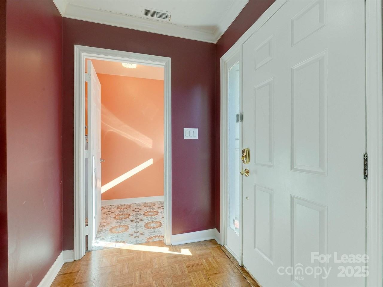 527 Hawthorne Ln Unit 8 #8 - Photo 6 of 40