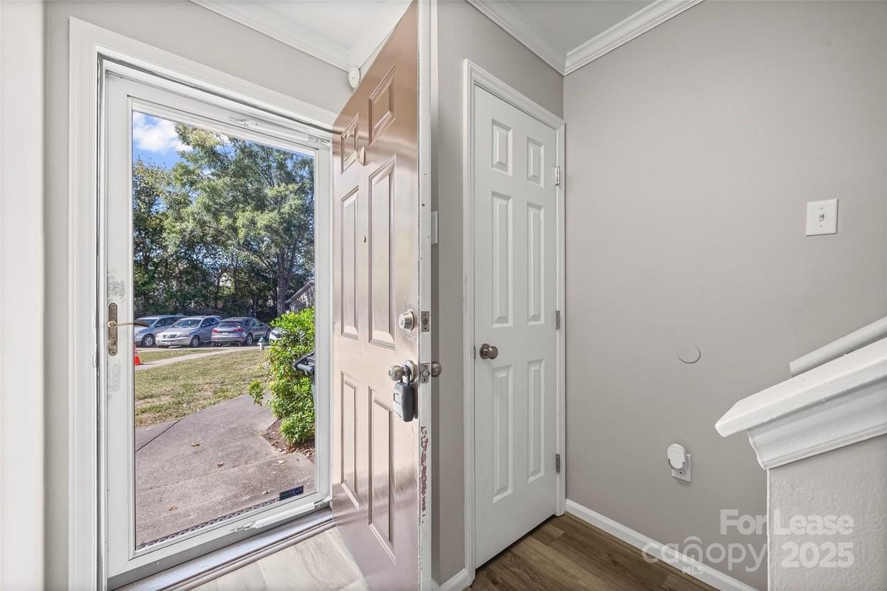 704 Heritage Pkwy - Photo 3 of 29