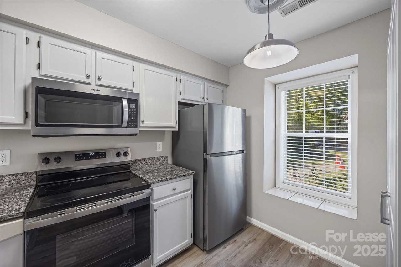 704 Heritage Pkwy - Photo 7 of 29