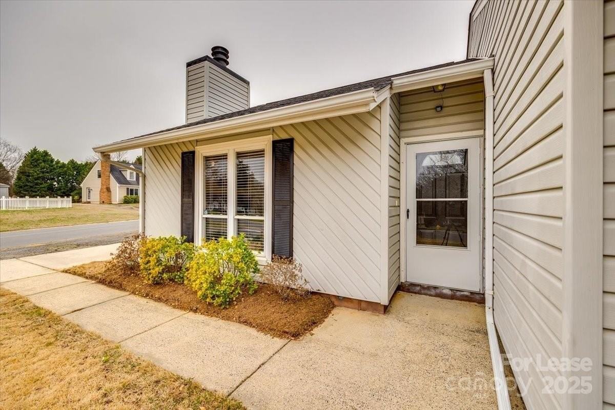 10932 Copper Field Dr - Photo 2 of 28