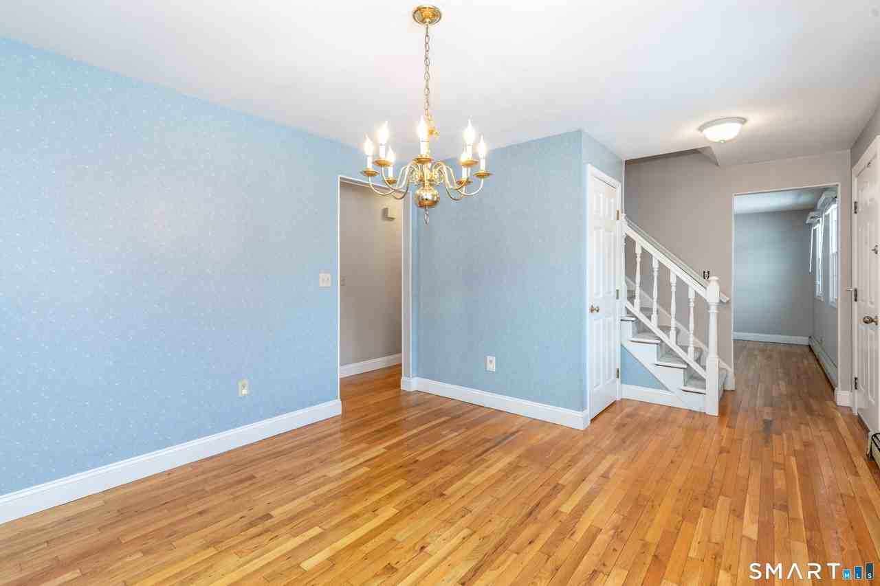 10 Apple Tree Rd - Photo 2 of 32