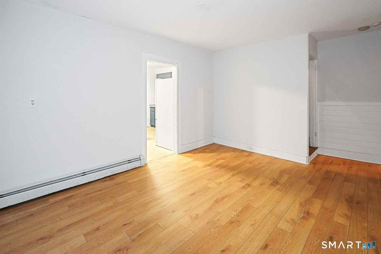 30 Edgewood St - Photo 5 of 26