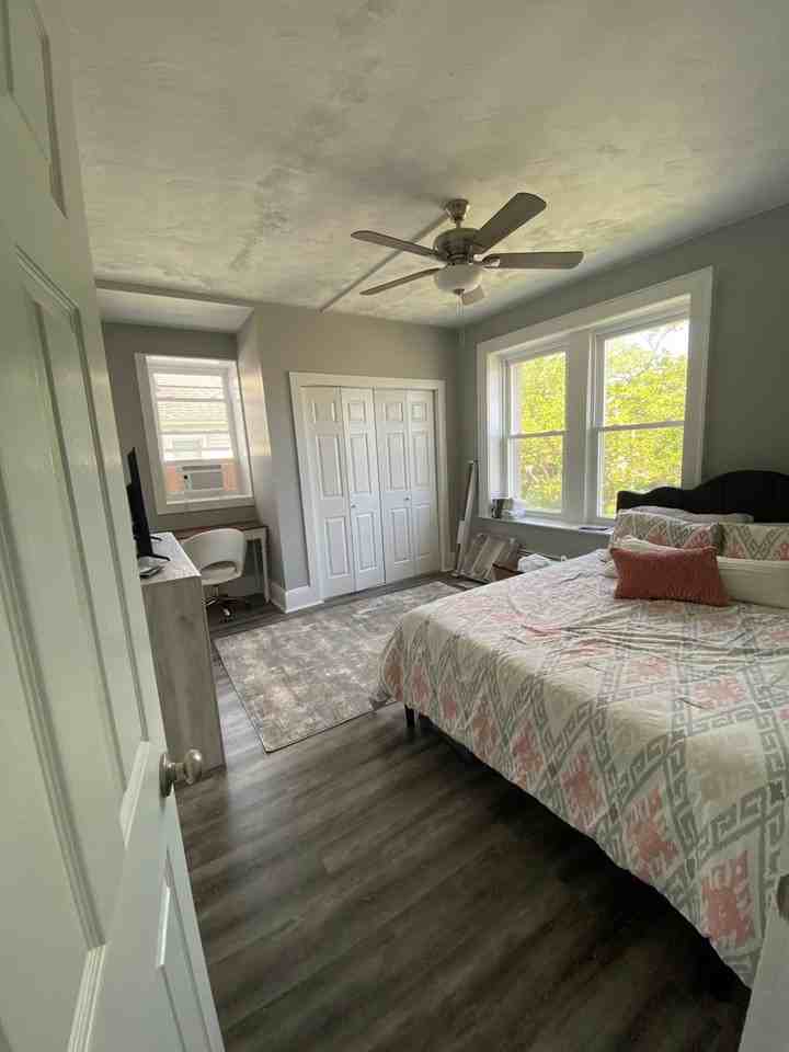 201 LaReine - Photo 6 of 50