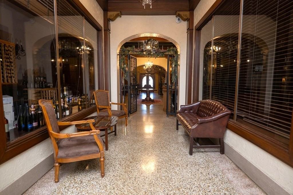 116 S Main St - Photo 4 of 24