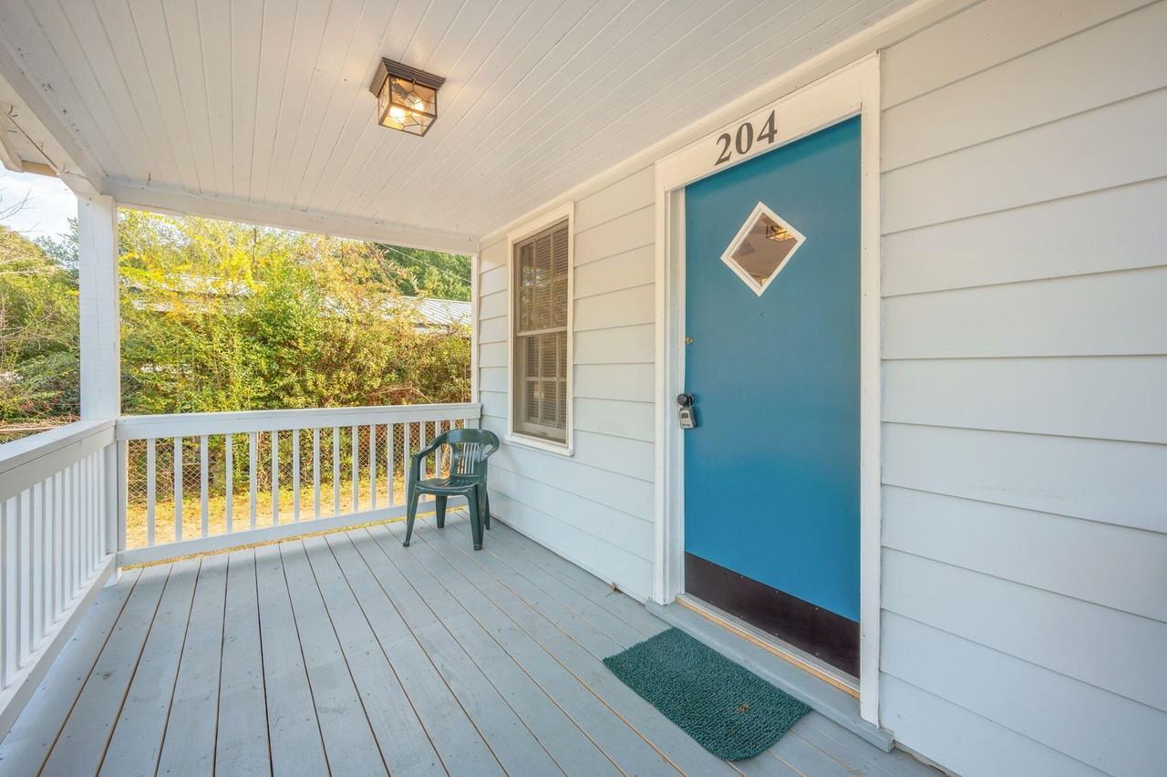 204 E 2nd Ave - Photo 4 of 30