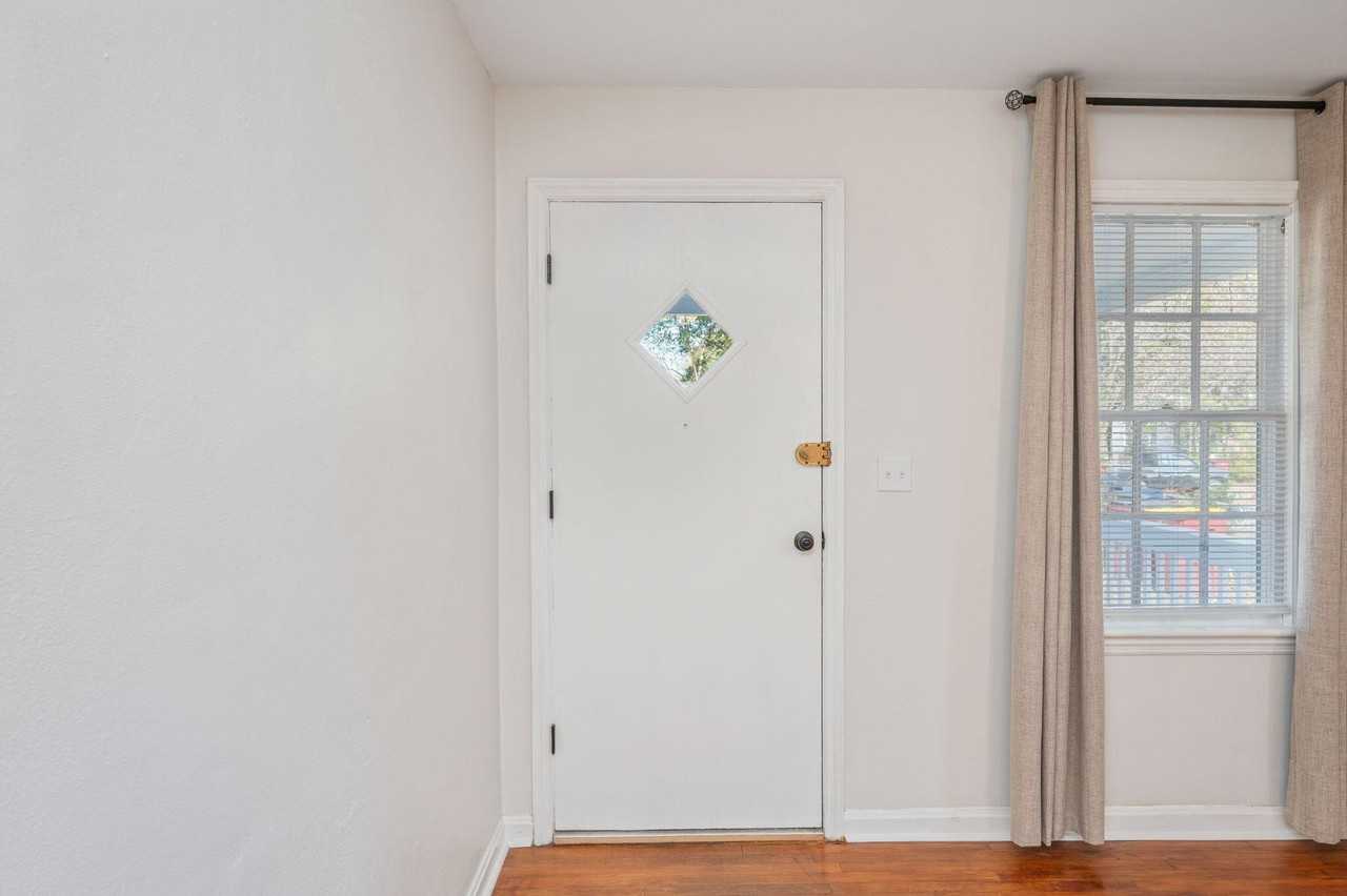 204 E 2nd Ave - Photo 6 of 30