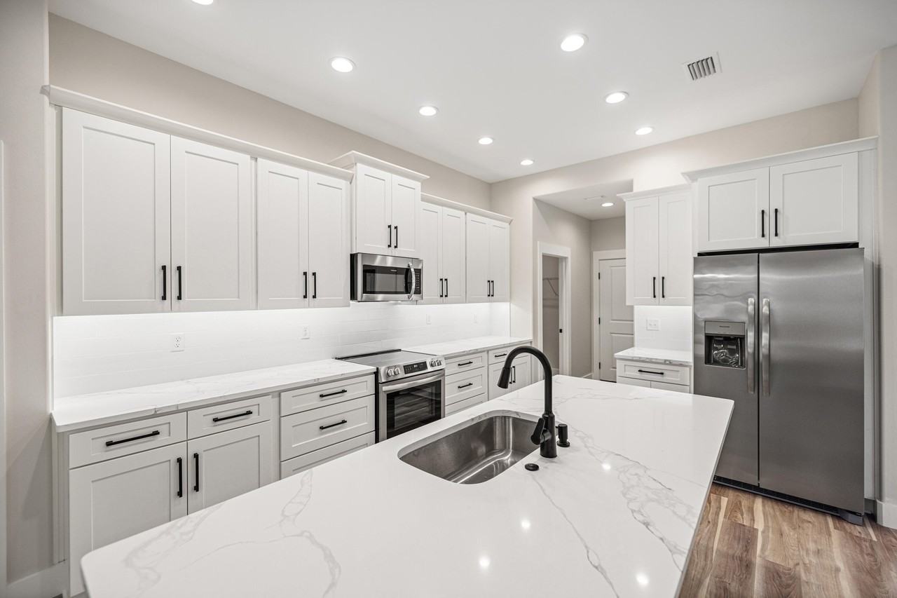 109 Spruce St - Photo 5 of 31