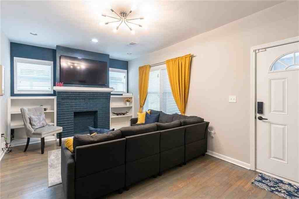 864 Dill Ave Sw - Photo 3 of 4