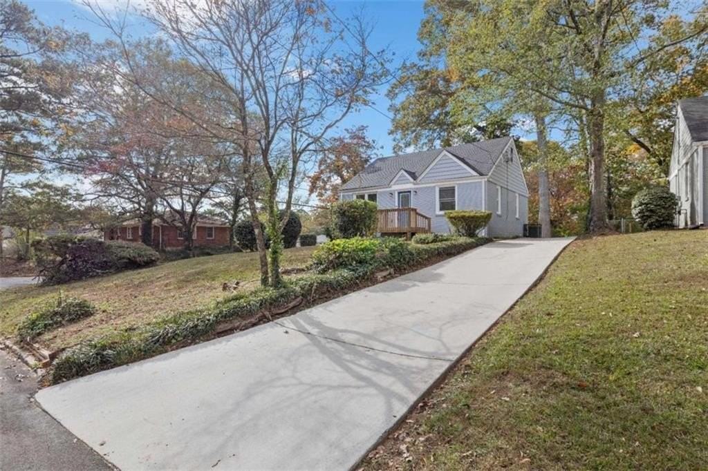 701 Daniel Ave - Photo 3 of 29