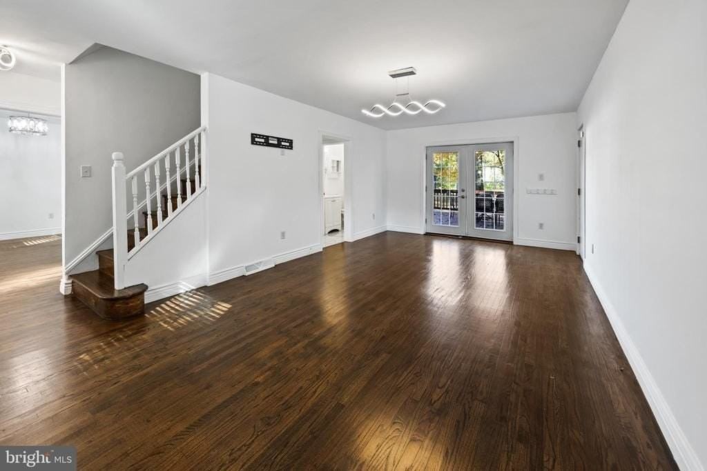 24 Maple Ave - Photo 5 of 50