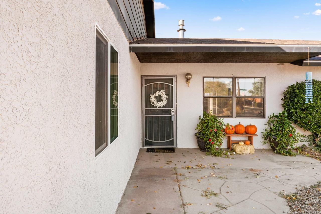 310 Calle Quieta Ne - Photo 3 of 27