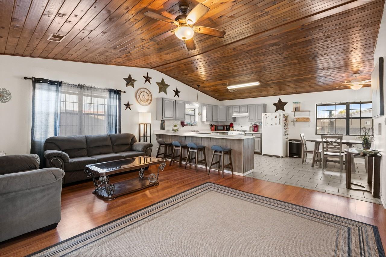 310 Calle Quieta Ne - Photo 7 of 27