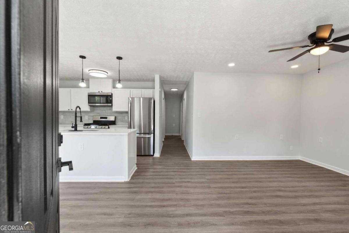 823 Humphries St Sw - Photo 5 of 22