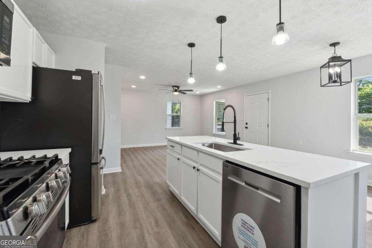 823 Humphries St Sw - Photo 6 of 22